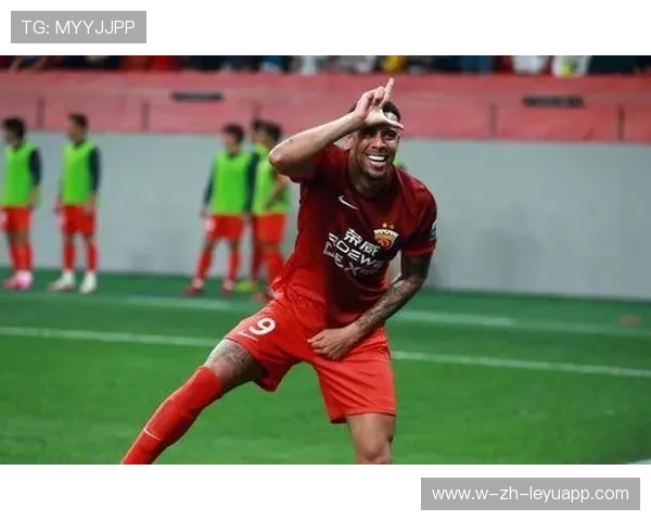 上港金靴本月转会确认，老将转会引球迷热议